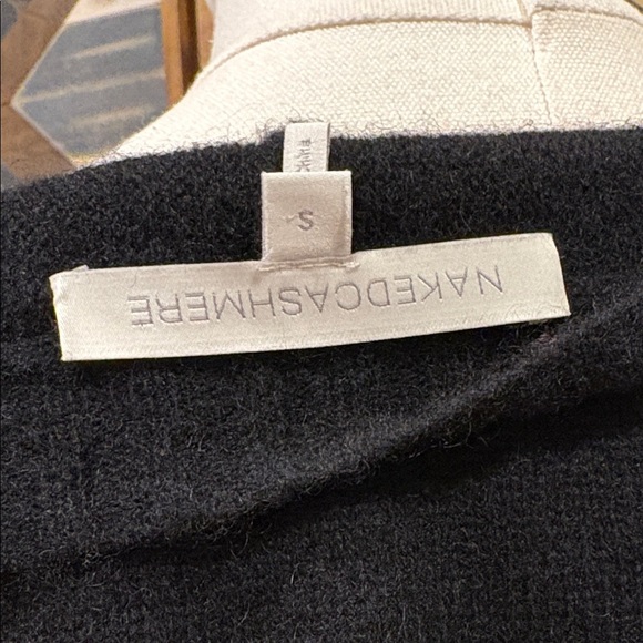 NakedCashmere Black V-Neck Cashmere Sweater size Small - Picture 7 of 11